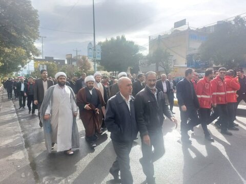 تصاویر/ حضور پرشور اساتید و طلاب مدرسه علمیه امام صادق (ع) قروه در راهپیمایی 13 آبانماه