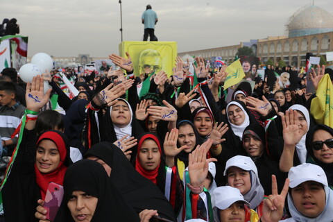 اجتماع بزرگ 13آبان روز ملی مبارزه با استکبار جهانی در میدان امام خمینی(ره) اصفهان‎