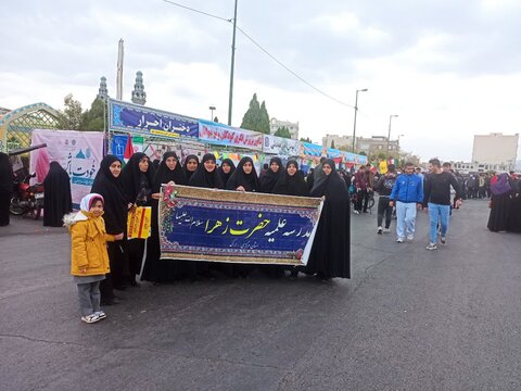 تصاویر/حضور طلاب مدرسه علمیه حضرت زهرا (س)سنجان در راهپیمایی باشکوه ۱۳ آبان