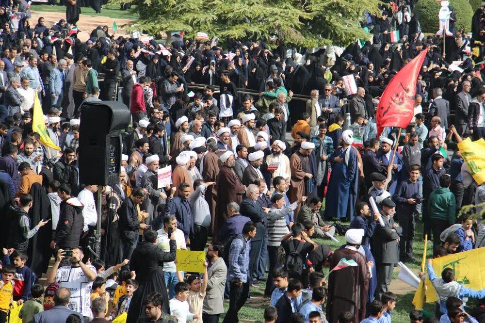 نقش بستن حماسه ای از امید و همبستگی دهه هشتادی ها تا هشتاد سالها درنقش جهان