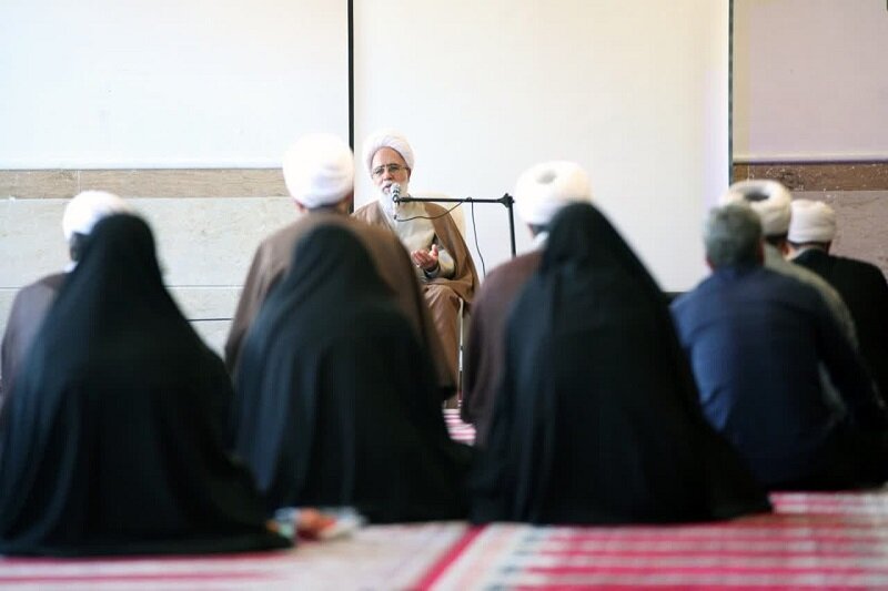 حضور فرزندان در حوزه علمیه، صدقه جاریه برای پدر و مادر است