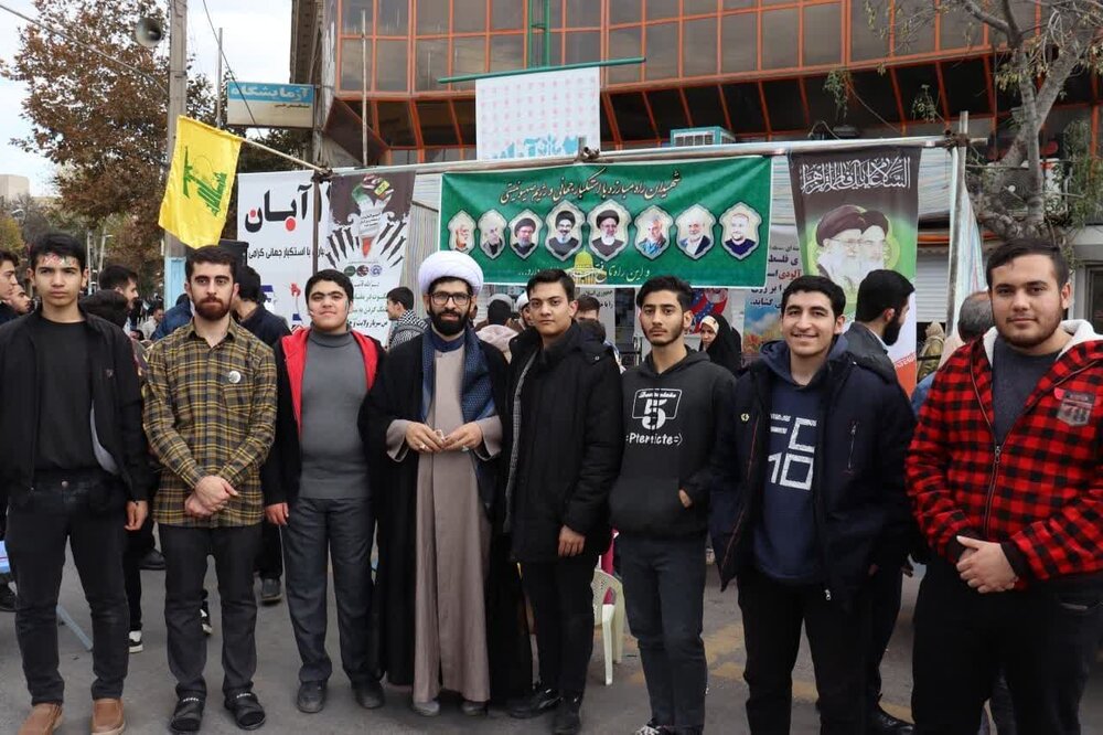 تصاویر/ موکب فرهنگی تبلیغی مدارس علمیه اردبیل در راهپیمایی ۱۳ آبان