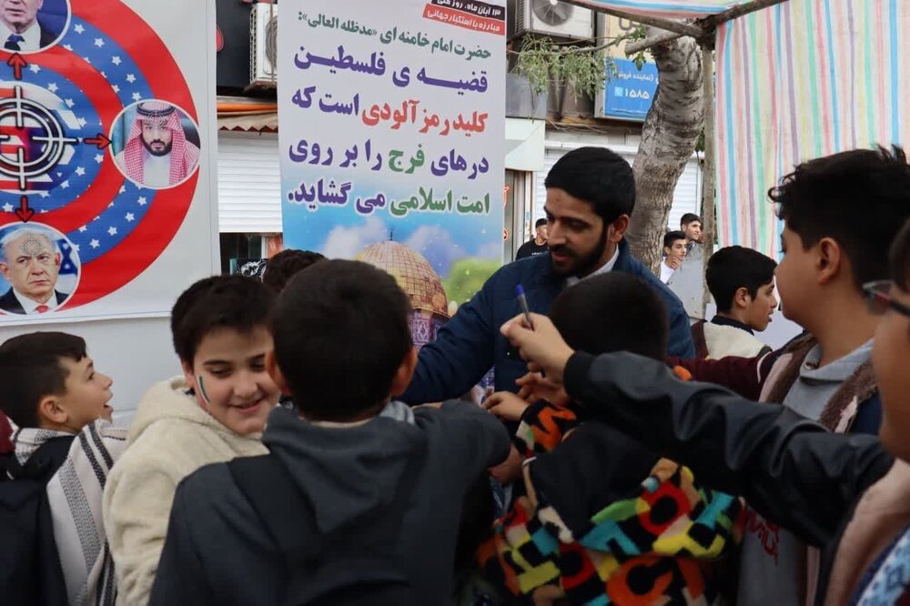 تصاویر/ موکب فرهنگی تبلیغی مدارس علمیه اردبیل در راهپیمایی ۱۳ آبان