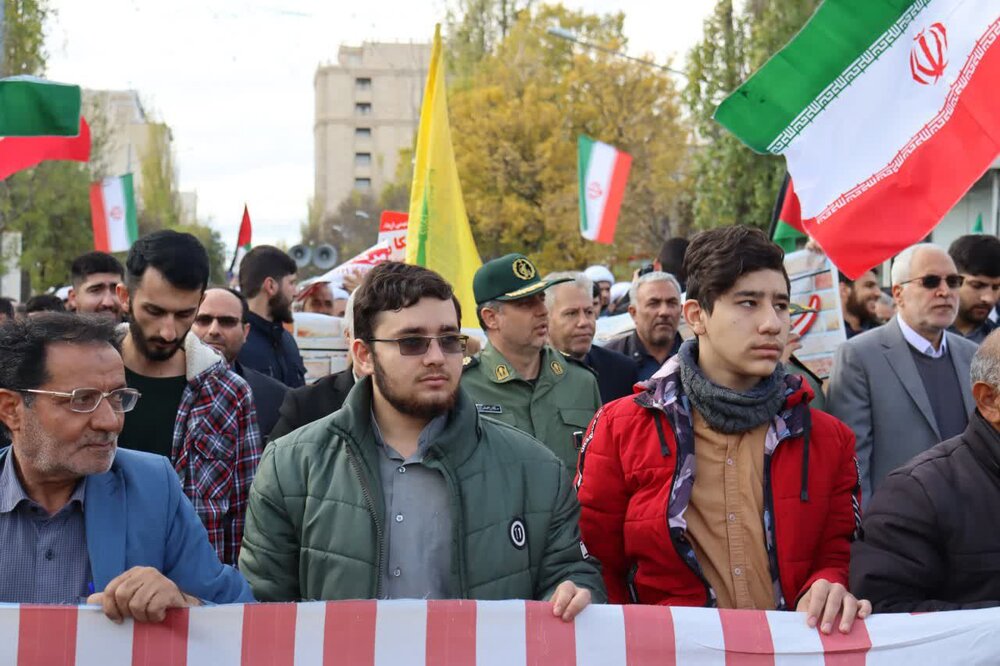 تصاویر/ حضور طلاب و اساتید حوزه علمیه اردبیل در راهپیمایی ۱۳ آبان