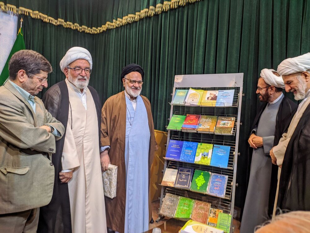 آئین نکوداشت حجتالاسلام والمسلمین بیآزار شیرازی برگزار شد/ تجلیل از یک عمر مجاهدت