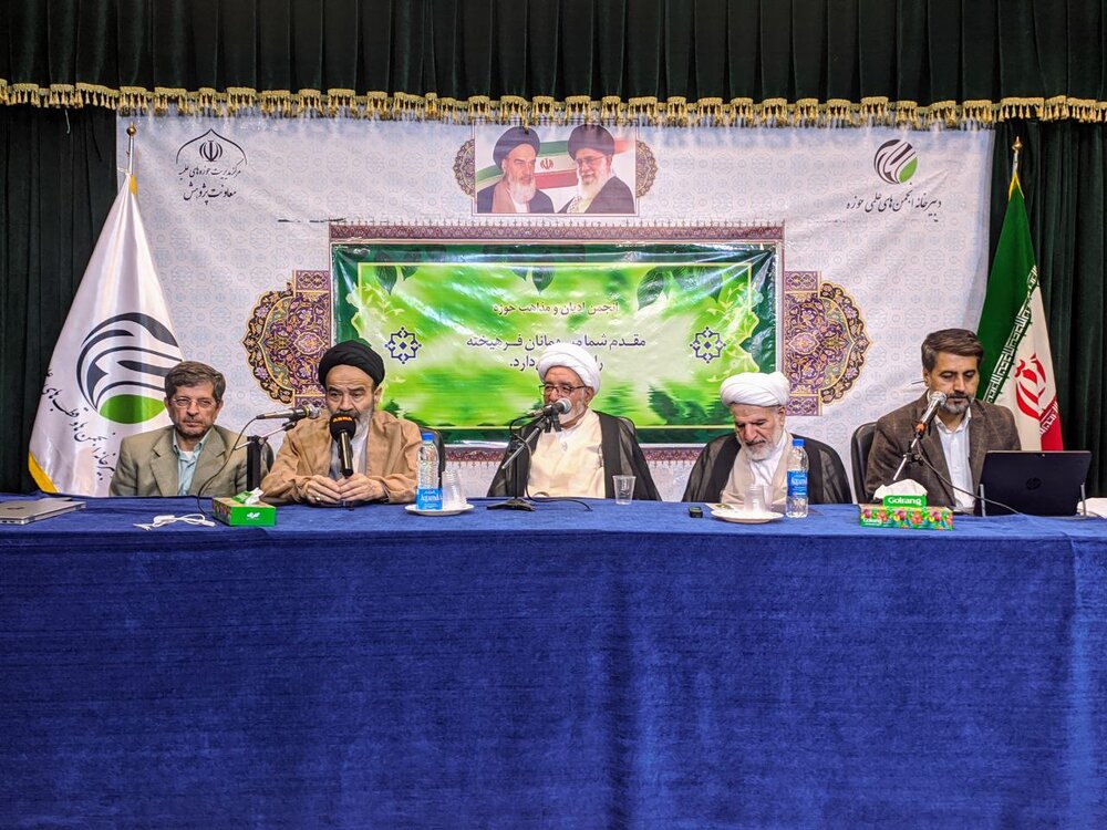 آئین نکوداشت حجتالاسلام والمسلمین بیآزار شیرازی برگزار شد/ تجلیل از یک عمر مجاهدت