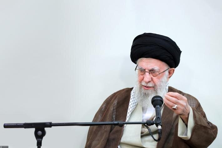 हज़रत जाफ़र तय्यर के व्यक्तित्व में इतिहास और उपदेशात्मक पाठ हैंः आयतुल्लाह ख़ामेनई