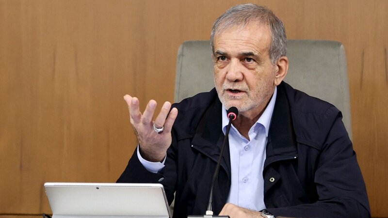 মার্কিন নির্বাচনে কে জিতবে তা আমাদের কাছে বিবেচ্য নয়: ইরানের প্রেসিডেন্ট ইসলামী প্রজাতন্ত্র ইরানের রাষ্ট্রপতি ডঃ মাসুদ পেজেশকিয়ান