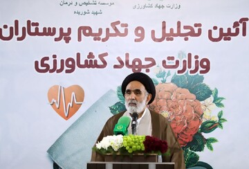 روحیه ایثار و خدمت ضامن سلامت جامعه است