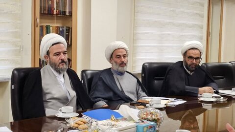 تصاویر/ حضور مدیر حوزه علمیه کردستان در جلسه شورای راهبری مساجد استان