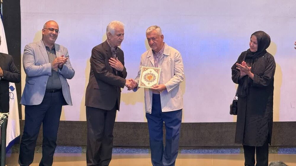 تقدیر از فعالین حوزه کتاب و کتابخوانی در کاشان+عکس