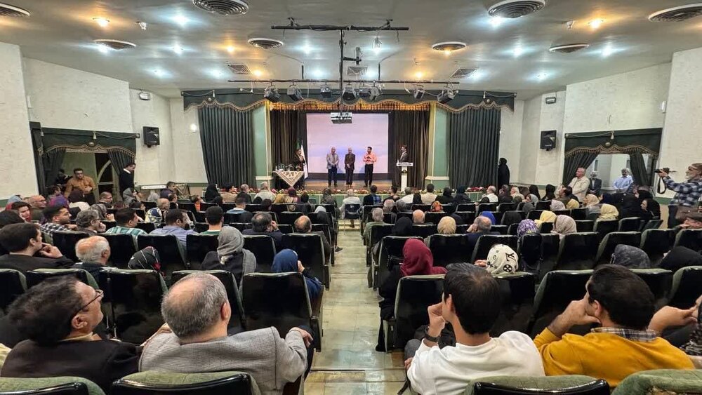 تقدیر از فعالین حوزه کتاب و کتابخوانی در کاشان+عکس