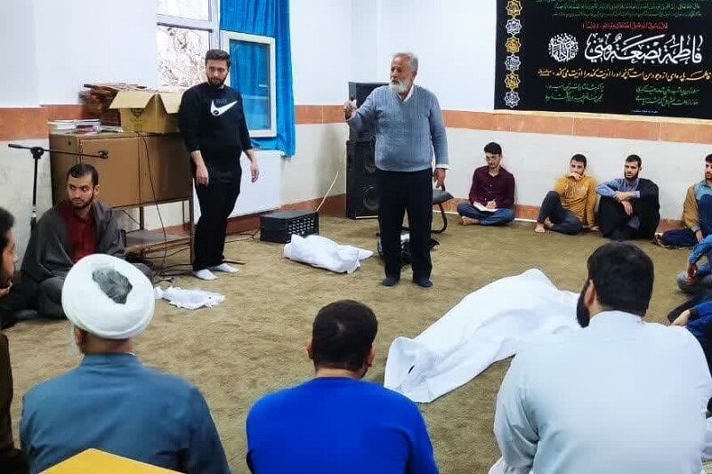 دوره علمی آموزشی کاربردی «احکام تجهیز میت» در صحنه کرمانشاه برگزار شد