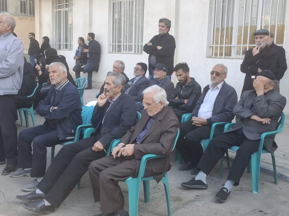 پیکر «شهیدمجیدعبدلی» جانباز ۷۰ درصد کاشانی تشییع شد