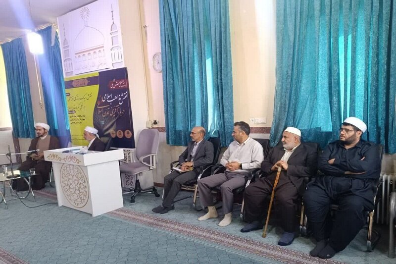 تمدن نوین اسلامی در گرو برگشت به قرآن و سنت است