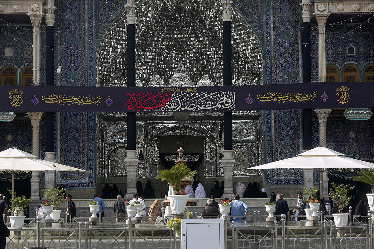 Photos: Lady Masuma Shrine covered in black on Fatimiyya Days