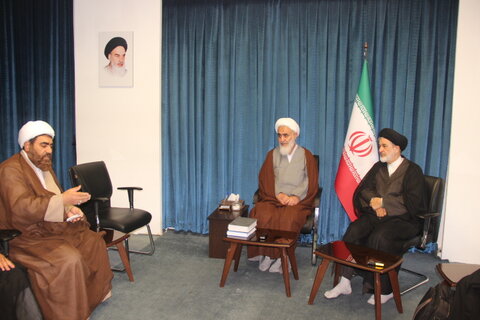 تصاویر / دیدار رئیس مرکز نخبگان حوزه های علمیه کشور با نماینده ولی فقیه در استان قزوین