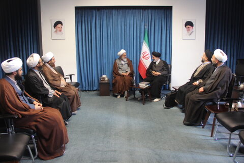 تصاویر / دیدار رئیس مرکز نخبگان حوزه های علمیه کشور با نماینده ولی فقیه در استان قزوین