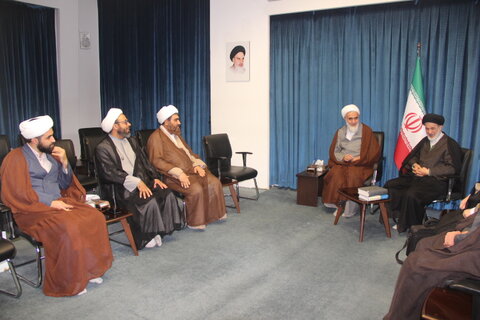 تصاویر / دیدار رئیس مرکز نخبگان حوزه های علمیه کشور با نماینده ولی فقیه در استان قزوین