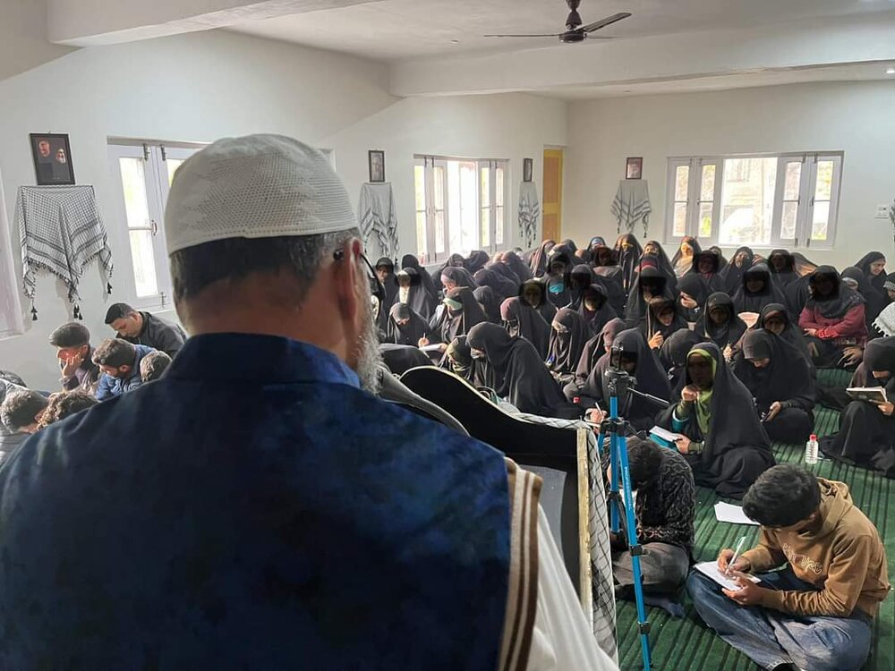 मदरसा अल-कुरान, मेरगुंड, बडगाम के तत्वावधान में शहीदों की जीवनी शीर्षक पर एक वार्षिक कार्यशाला का आयोजन