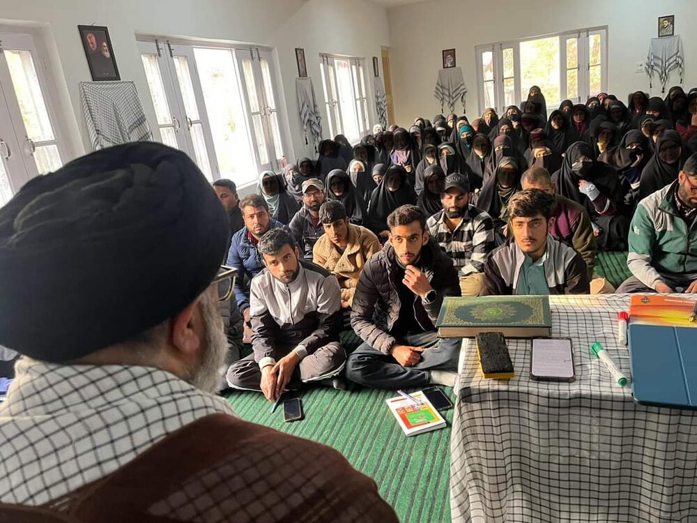 मदरसा अल-कुरान, मेरगुंड, बडगाम के तत्वावधान में शहीदों की जीवनी शीर्षक पर एक वार्षिक कार्यशाला का आयोजन