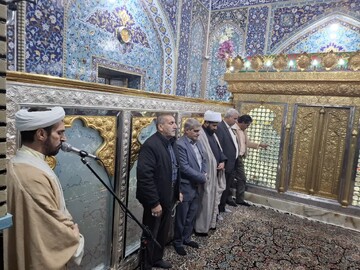 تصاویر/ آئین بازگشایی و غبارروبی ضریح مطهر امامزادگان شهر جوپار