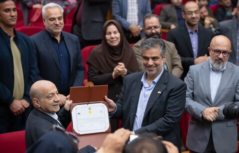 تصاویر/نکوداشت "حاج اکبر ابراهیمی" خیّر بزرگ مدرسه‌ساز و پدر آب‌رسانی ایران در اراک