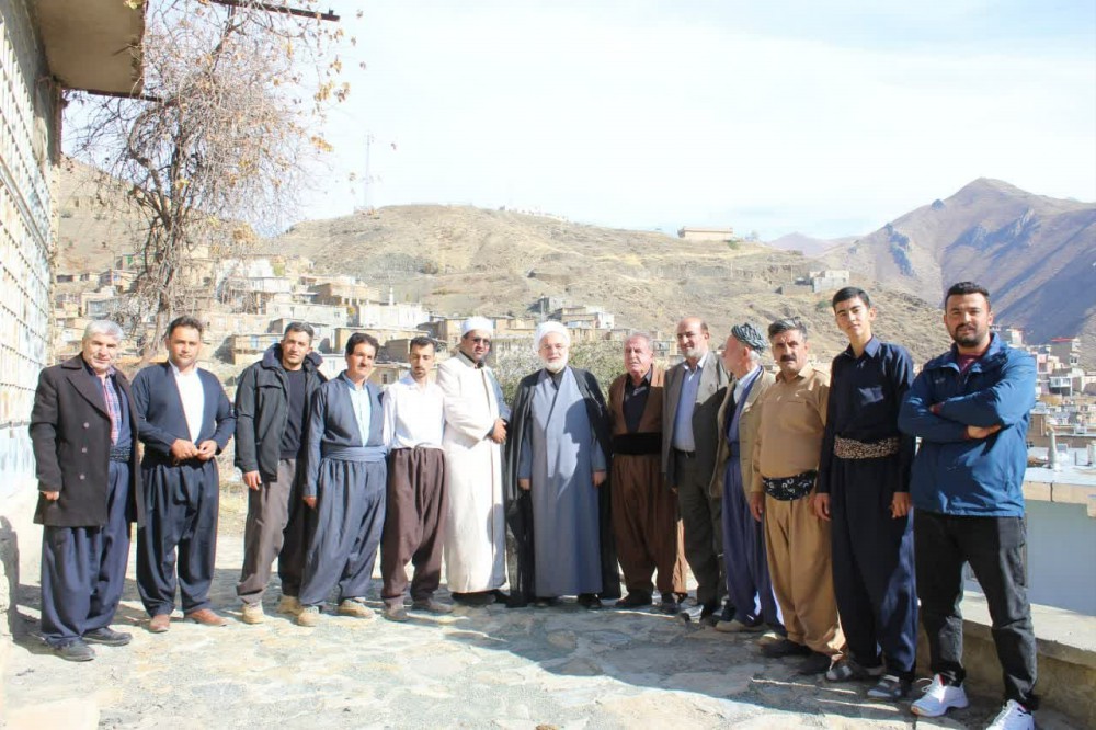 تصاویر/ بازدید نماینده ولی فقیه در کردستان از روستای آویهنگ