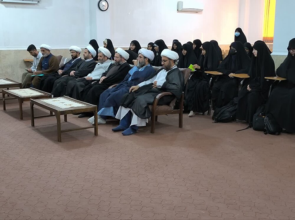 بانوان طلبه با کسب مهارتهای لازم خود را برای مسئولیتهای بزرگ آماده کنند