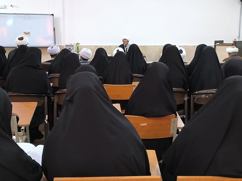 بانوان طلبه با کسب مهارتهای لازم خود را برای مسئولیتهای بزرگ آماده کنند