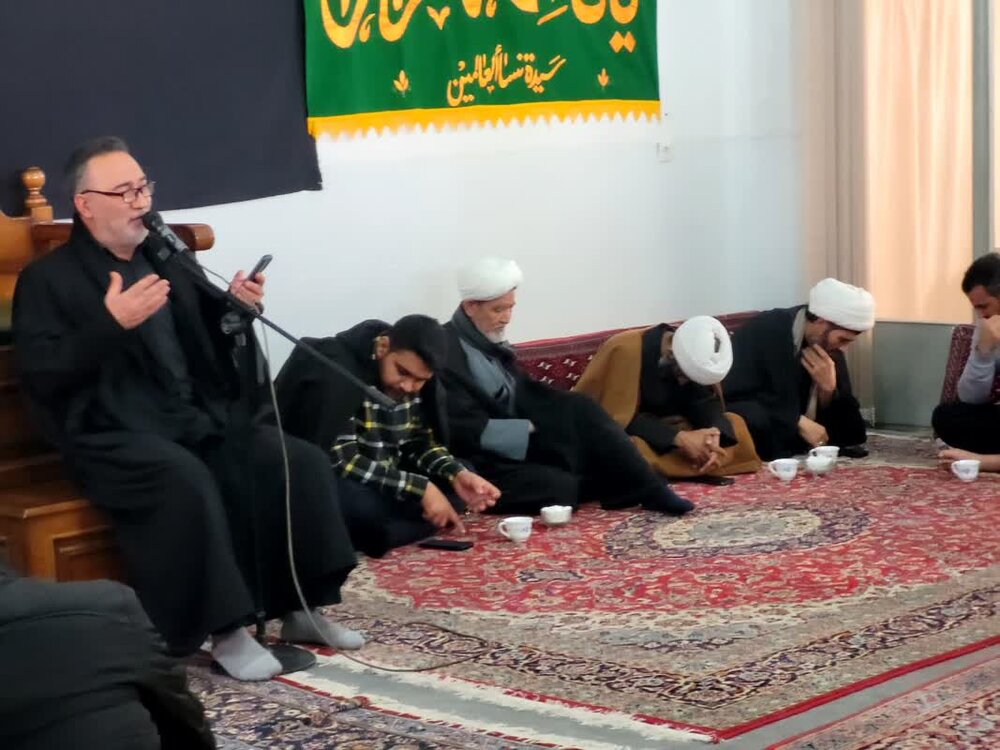 آئین سوگواری شهادت فاطمه(س) در بیت آیتالله مدنی(ره) کاشان برگزار شد آئین سوگواری شهادت فاطمه(س) در بیت آیتالله مدنی(ره) کاشان برگزار شد