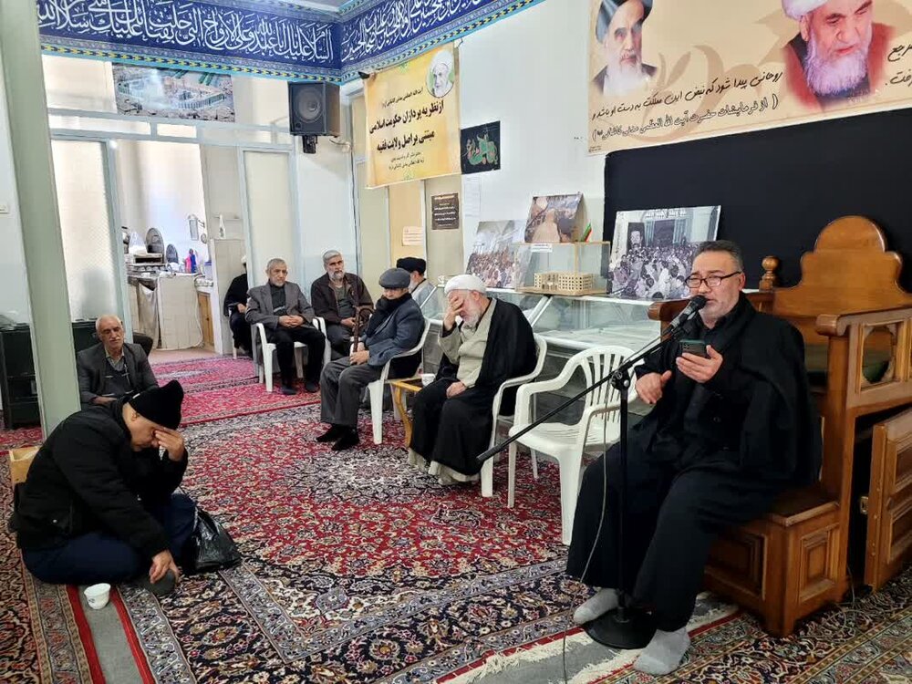 آئین سوگواری شهادت فاطمه(س) در بیت آیتالله مدنی(ره) کاشان برگزار شد آئین سوگواری شهادت فاطمه(س) در بیت آیتالله مدنی(ره) کاشان برگزار شد