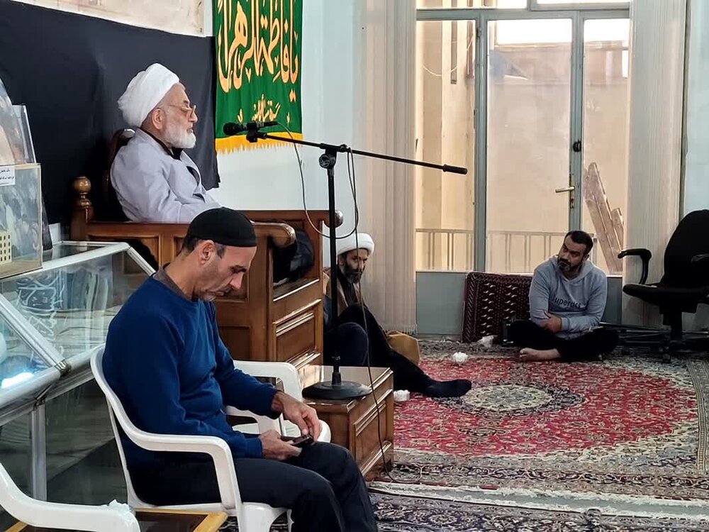 آئین سوگواری شهادت فاطمه(س) در بیت آیتالله مدنی(ره) کاشان برگزار شد آئین سوگواری شهادت فاطمه(س) در بیت آیتالله مدنی(ره) کاشان برگزار شد