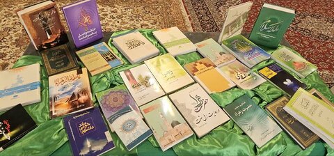 تصاویر/برگزاری نمایشگاه کتاب فاطمیه در مدرسه علمیه الزهرا (س) اراک