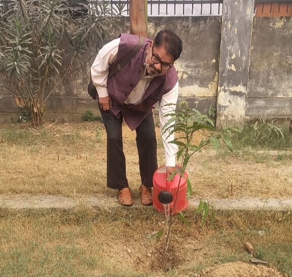 شجر کاری کی اہمیت اور ذمہ داری پر غور و فکر کی ضرورت ہے، پروفیسر ریاض محمود