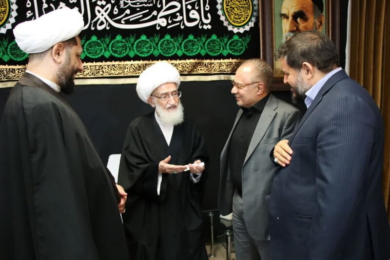 सरकार को जल्द से जल्द लोगों की आर्थिक समस्याओं का समाधान करना चाहिए