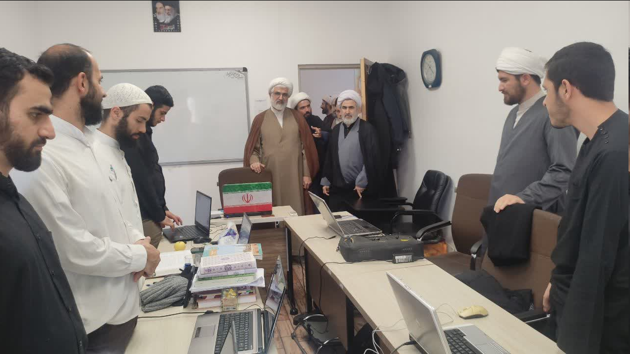 معاون پژوهش حوزههای علمیه از مجتمع حوزوی مشکات بازدید کرد + عکس