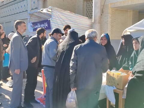 پویش «ایران همدل» برای کمک به مردم فلسطین و لبنان در حاشیه نماز جمعه زنجان