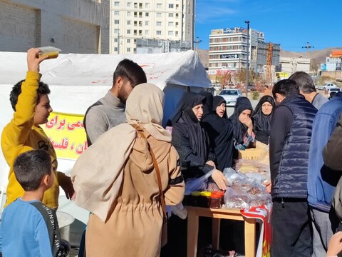 پویش «ایران همدل» برای کمک به مردم فلسطین و لبنان در حاشیه نماز جمعه زنجان