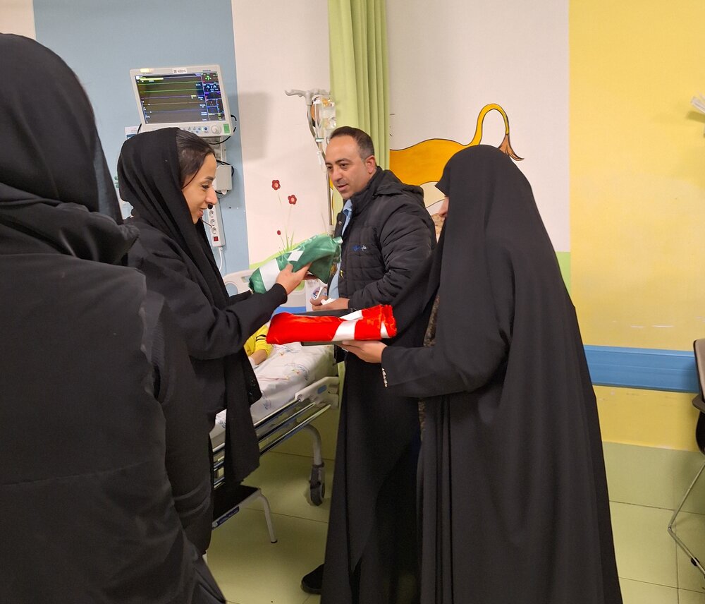 عیادت طلاب و اساتید حوزه علمیه بانو امین از کودکان سرطانی عیادت طلاب و اساتید حوزه علمیه بانو امین از کودکان سرطانی