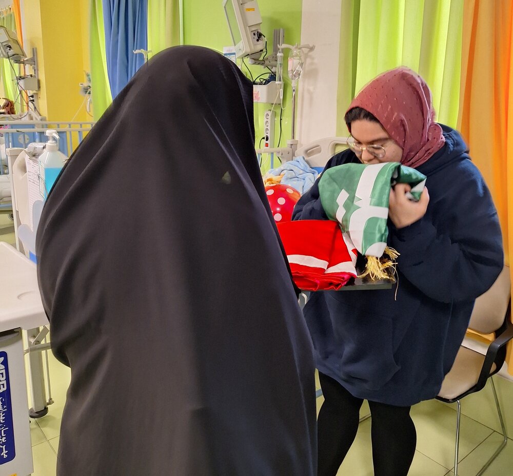 عیادت طلاب و اساتید حوزه علمیه بانو امین از کودکان سرطانی عیادت طلاب و اساتید حوزه علمیه بانو امین از کودکان سرطانی