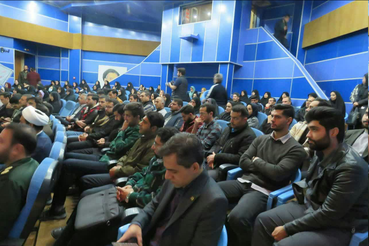 امروز در جبهه مقاومت با مکتب و الگوی بسیج ایستادگی میکنند