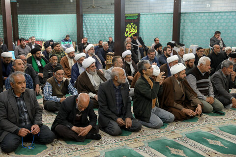 تصاویر / حضور امام جمعه قزوین در گردهمایی ائمه جمعه ودر جمع مردم شهر آبگرم قزوین