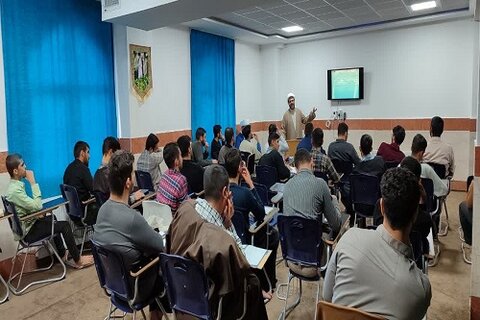 برگزاری دوره یکروزه آموزش تبلیغ و کار با نوجوانان در مدرسه علمیه امیرالمومنین(ع)شهرستان صحنه