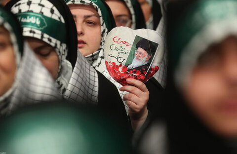 Photos/Des milliers de membres du Basij rencontrant le guide suprême de la révolution