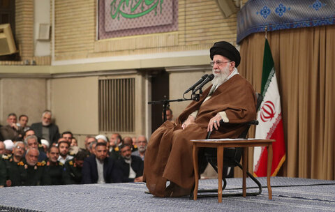 Photos/Des milliers de membres du Basij rencontrant le guide suprême de la révolution