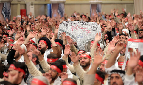 Photos/Des milliers de membres du Basij rencontrant le guide suprême de la révolution