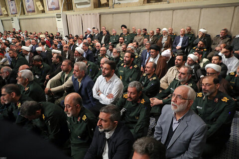 Photos/Des milliers de membres du Basij rencontrant le guide suprême de la révolution