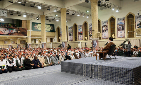 Photos/Des milliers de membres du Basij rencontrant le guide suprême de la révolution