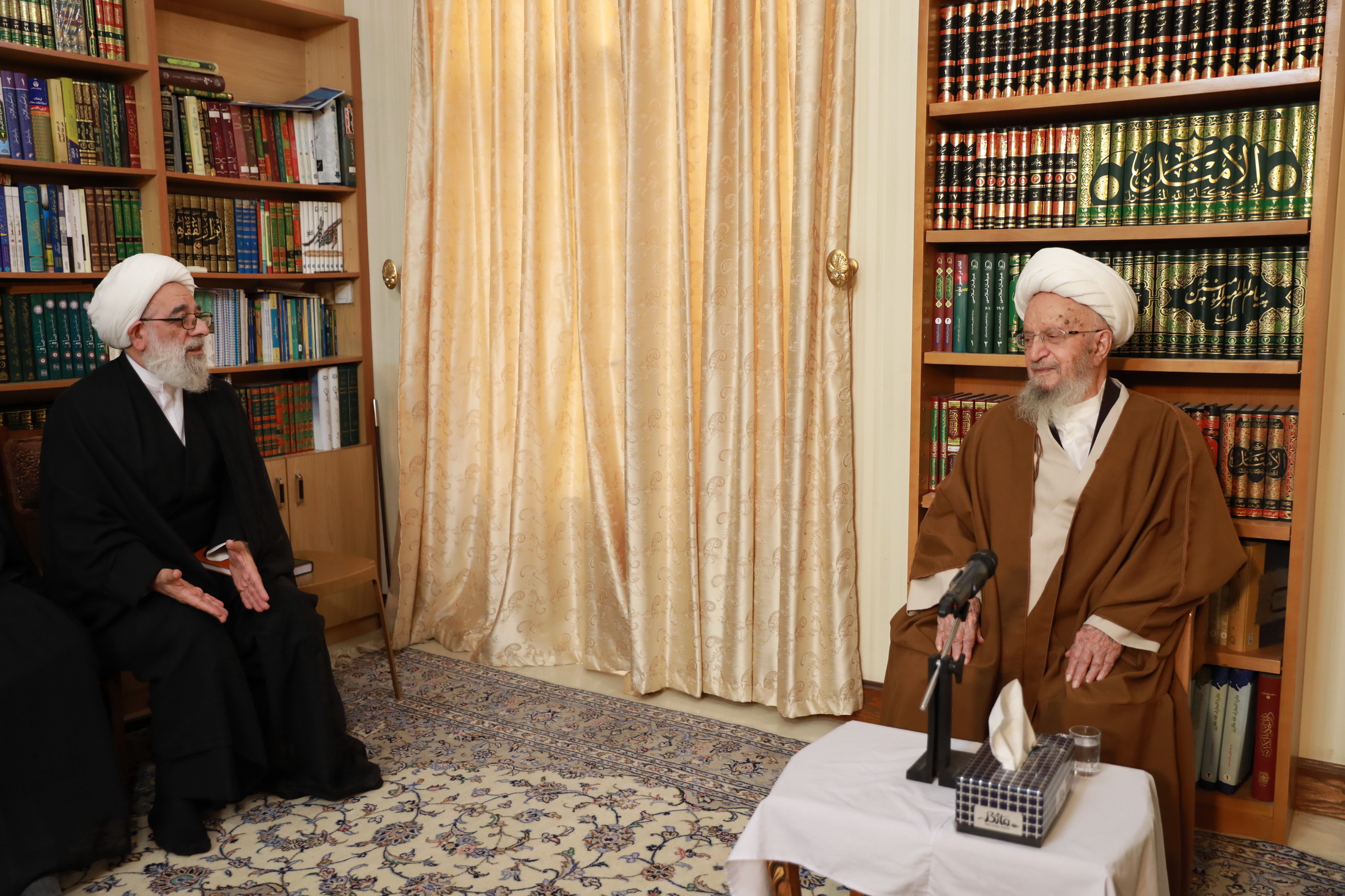 Photos: Officials of Int'l Mirza Naeini Conference meet with Senior Cleric